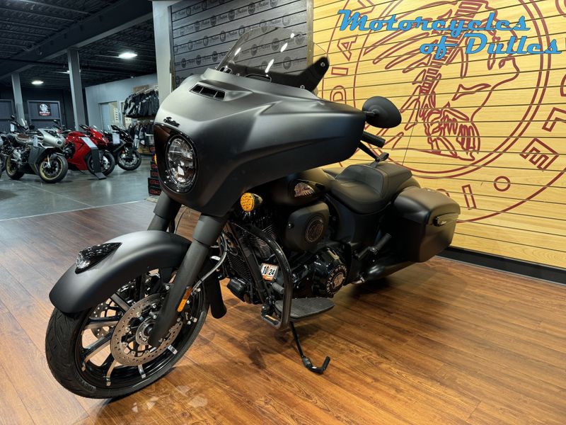 2023 Indian Motorcycle Chieftain Dark Horse  in a Black Smoke exterior color. Motorcycles of Dulles 571.934.4450 motorcyclesofdulles.com 