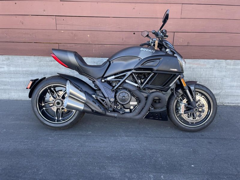 2018 Ducati DIAVEL CARBON 