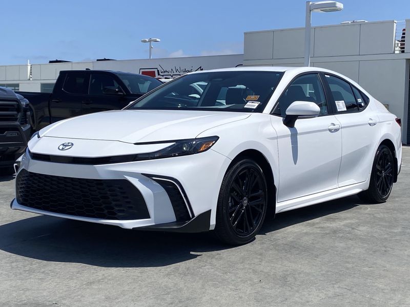 New 2025 Toyota Camry SEImage 6