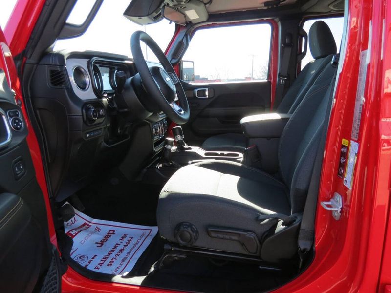 Used 2025 Jeep Wrangler 4xE Sahara 4x4 4dr SUVImage 7