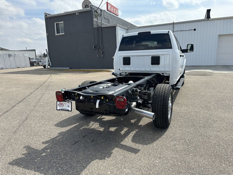 2024 RAM 3500 Tradesman Crew Cab Chassis 4x4 60