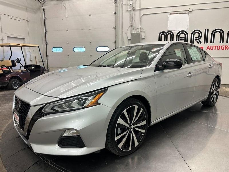 2022 Nissan Altima 2.5 SR photo 3