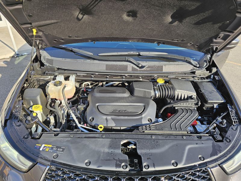 Used 2022 Chrysler Pacifica Touring LImage 9