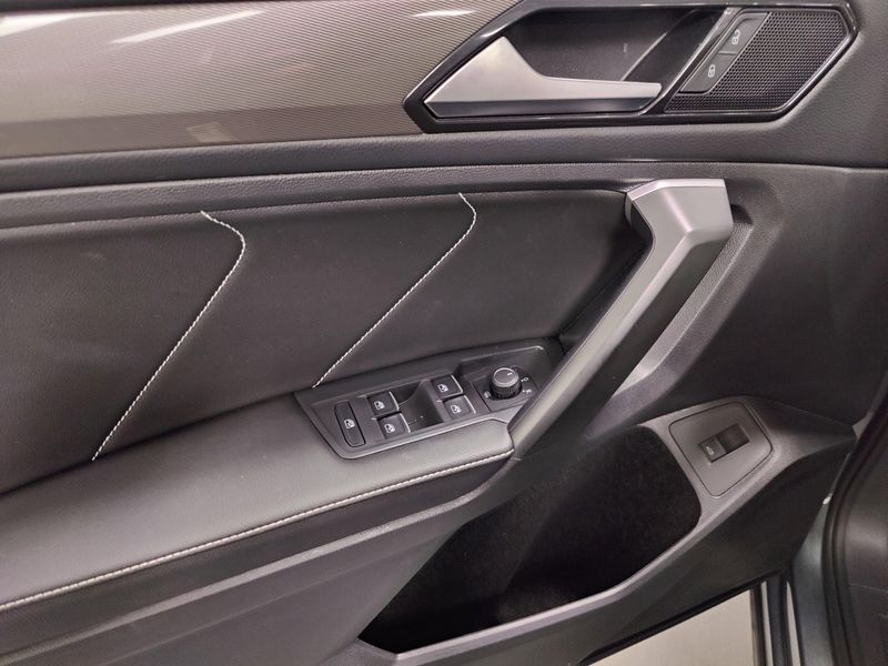 Used 2024 Volkswagen Tiguan SE AWD w/SunroofImage 27