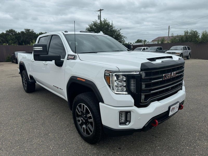 2023 GMC Sierra 2500HD AT4Image 2