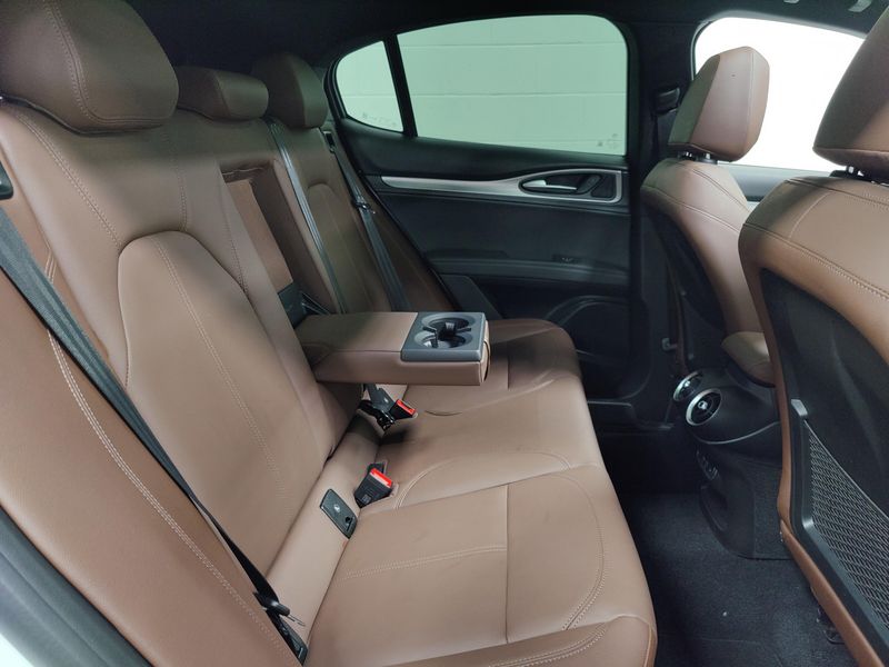 2024 Alfa Romeo Stelvio Ti AWD w/Sunroof/NavImage 19