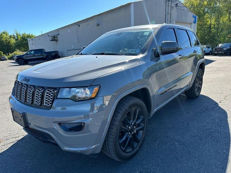 2020 Jeep Grand Cherokee Altitude photo 3