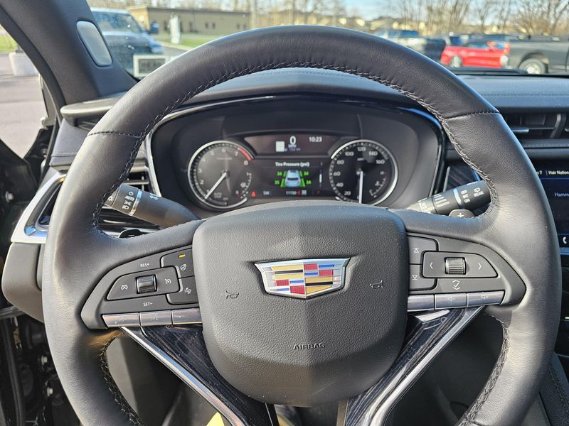 Used 2024 Cadillac XT6 AWD Premium LuxuryImage 16