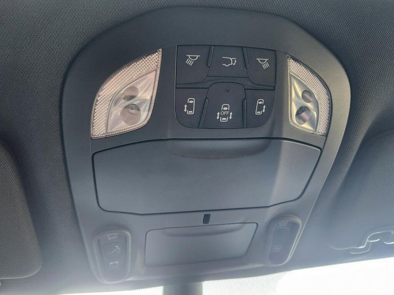 Used 2025 Chrysler Pacifica Limited S
