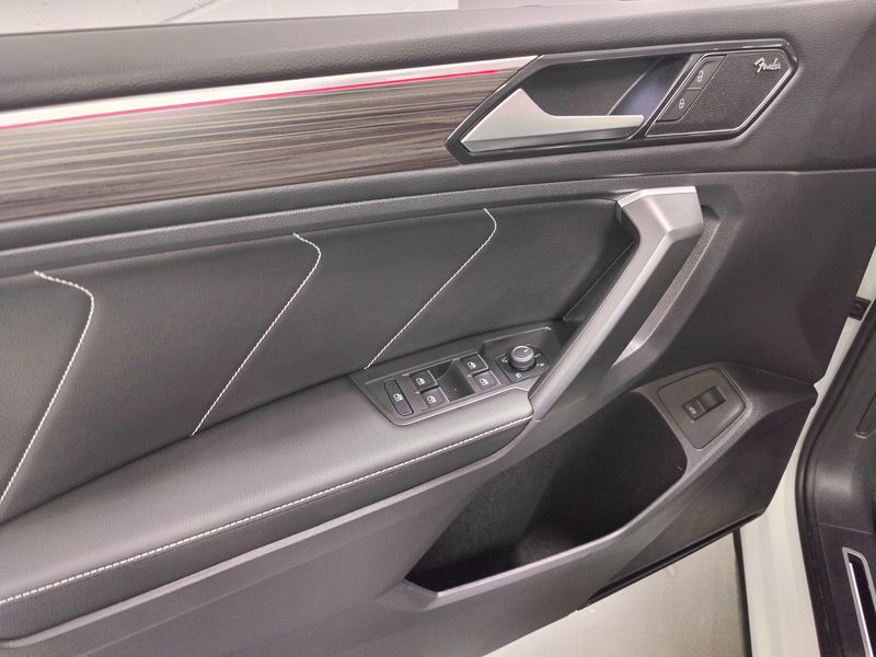 Used 2024 Volkswagen Tiguan AWD SEL R-Line w/Sunroof/NavImage 33