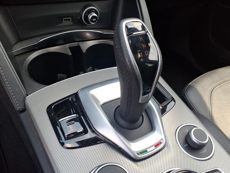Used 2022 Alfa Romeo Stelvio VeloceImage 24