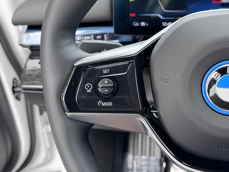 2024 BMW i5 eDrive40Image 26
