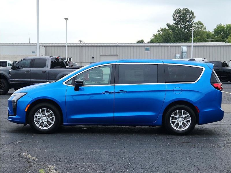 New 2027 Chrysler Pacifica Select