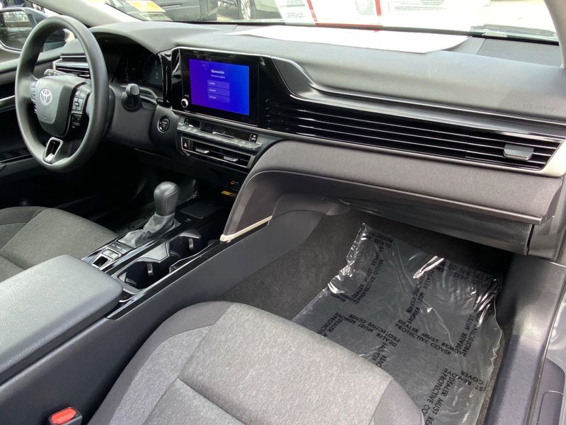 2025 Toyota Camry LEImage 20