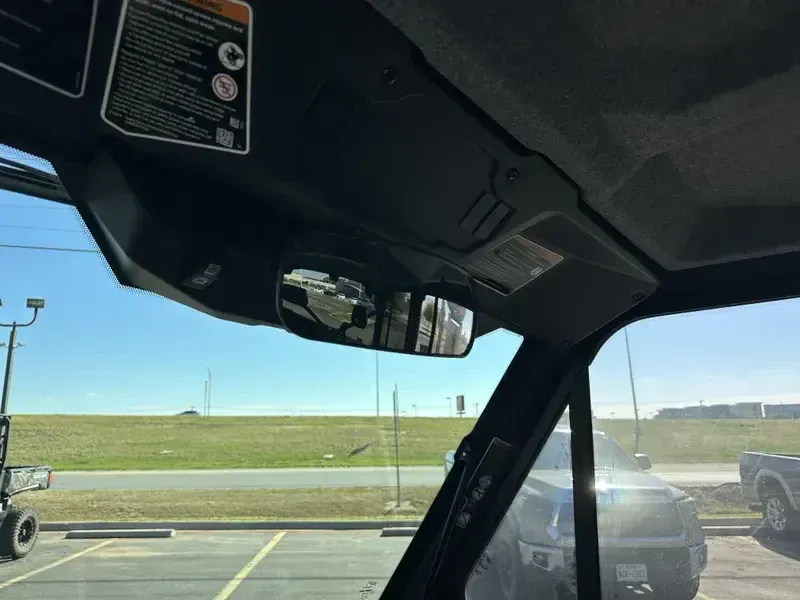 2025 Can-Am DEFENDER LIMITED CAB HD10 DESERT TAN AND STEALTH BLACK Image 8