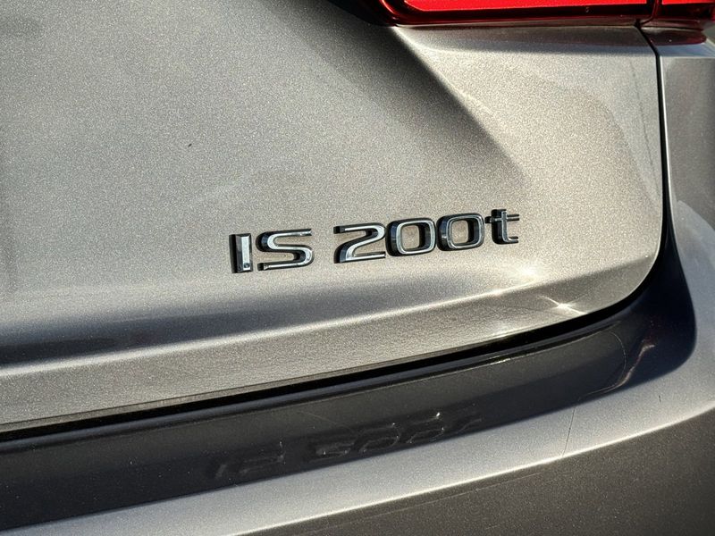 2016 Lexus IS 200tImage 9