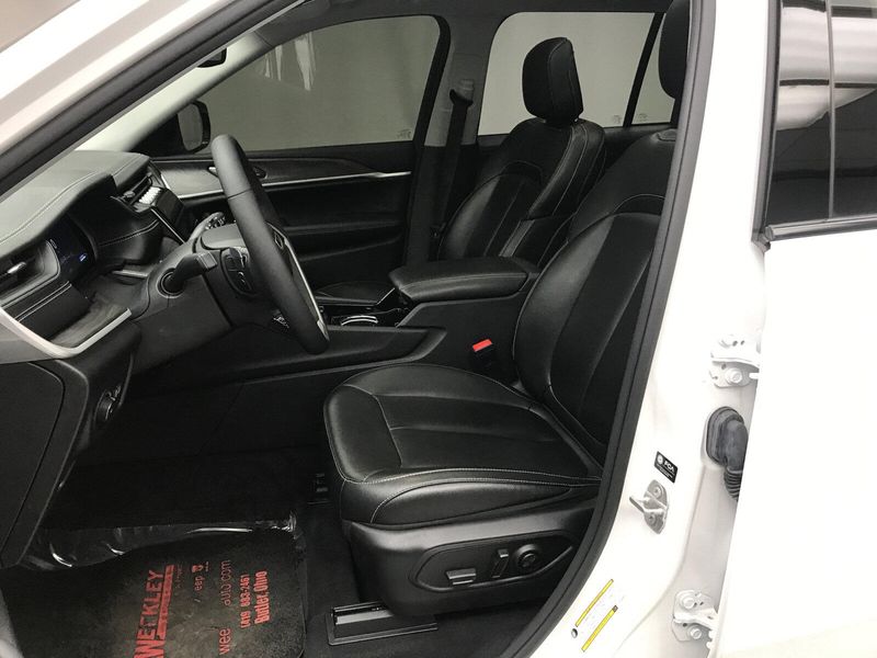 Used 2023 Jeep Grand Cherokee LimitedImage 6
