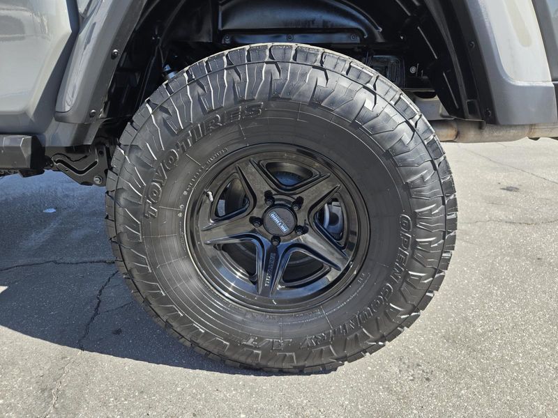 Used 2022 Jeep Gladiator Overland 4x4