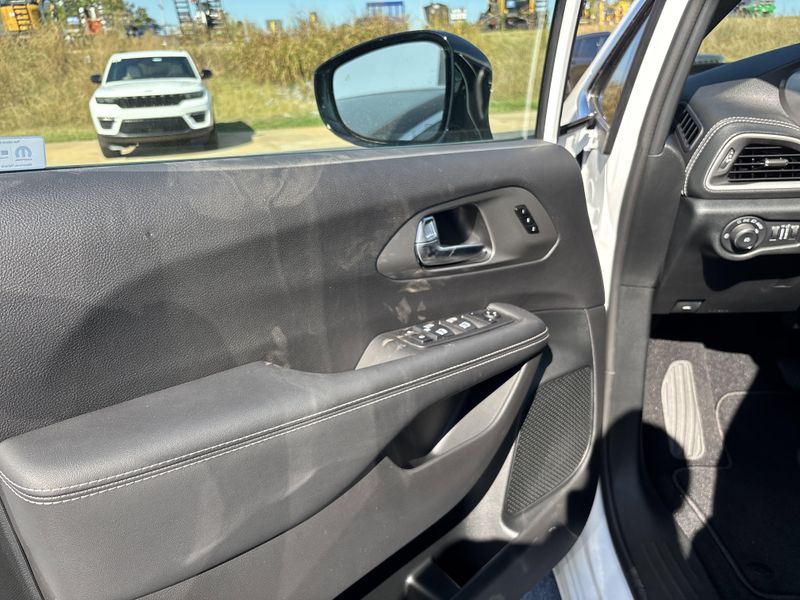 New 2026 Chrysler Pacifica SelectImage 25