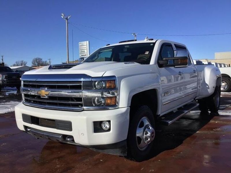 2018 Chevrolet Silverado 3500HD High CountryImage 1