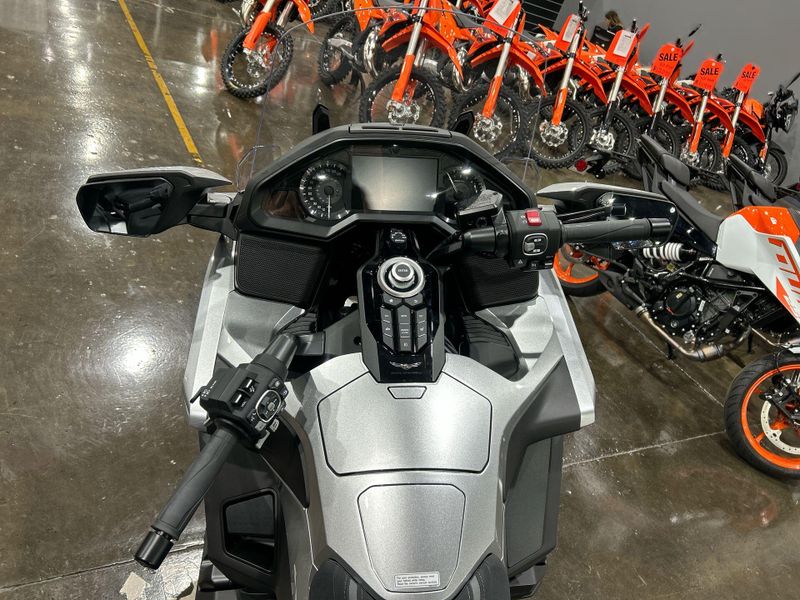 2025 Honda GOLDWING TOUR DCT Image 18