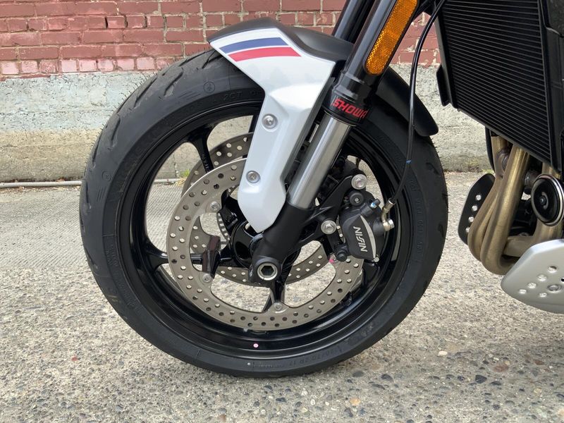 2026 Triumph TRIDENT 660 TRIPLE TRIBUTE EDITION