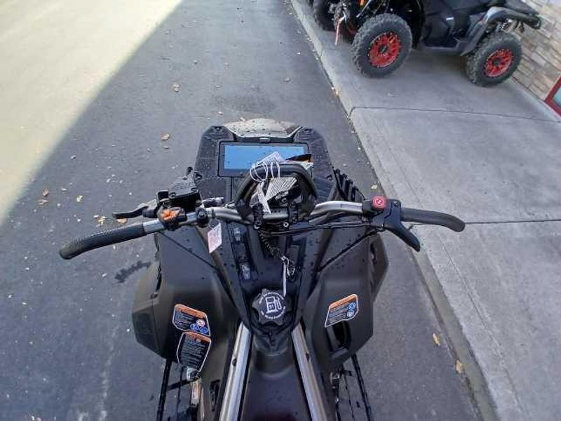 New 2025 LYNX SM SHD DS 8TR S BK 154 3P HUB 25 