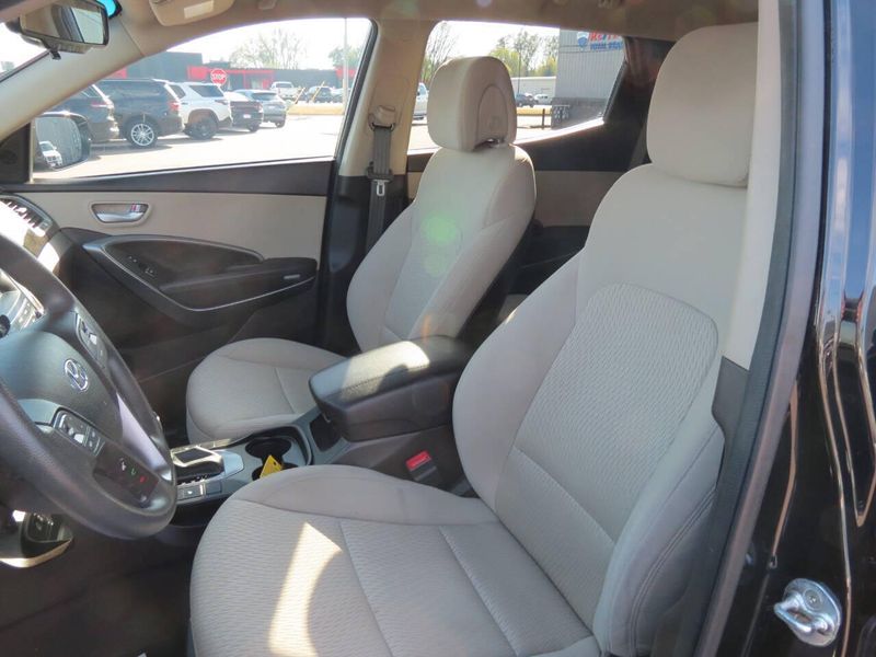 Used 2017 Hyundai Santa Fe Sport 2.4L AWD 4dr SUVImage 23