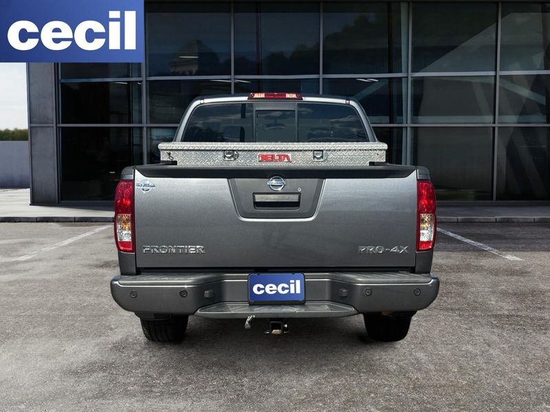 2018 Nissan Frontier PRO-4X photo 3