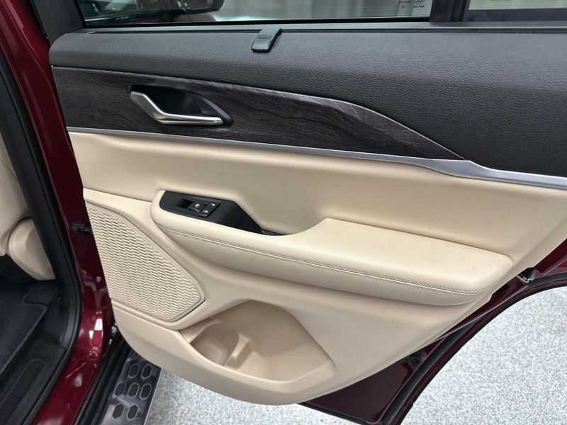Used 2025 Jeep Grand Cherokee LimitedImage 21