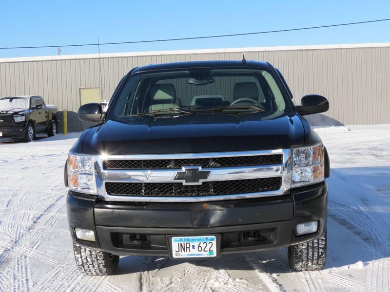 2007 Chevrolet Silverado 1500 LTZ 4dr Crew Cab 4WD 5.8 ft. SBImage 3