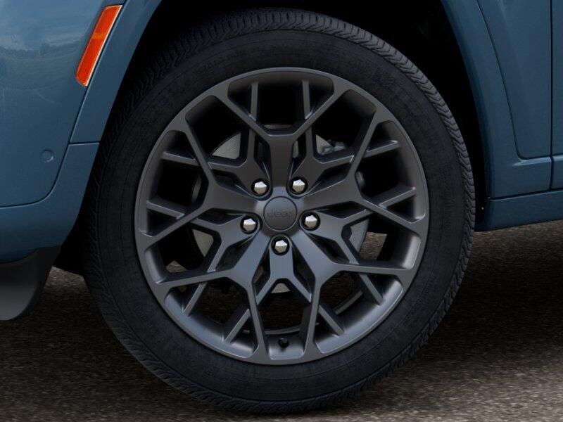 New 2026 Jeep Grand Cherokee L Summit 4x4Image 4