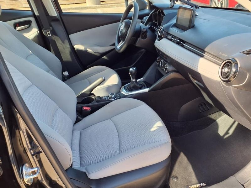 2019 Toyota Yaris Sedan LImage 12