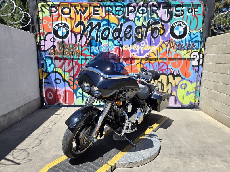 Used 2010 HARLEY ROAD GLIDE CUSTOM Image 1