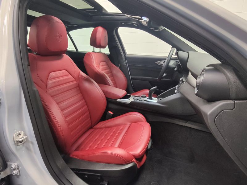 Used 2024 Alfa Romeo Giulia Ti AWD w/Performance Driving PkgImage 7