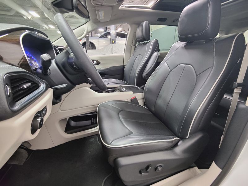 2024 Chrysler Pacifica Limited AWD w/Safety SphereImage 19