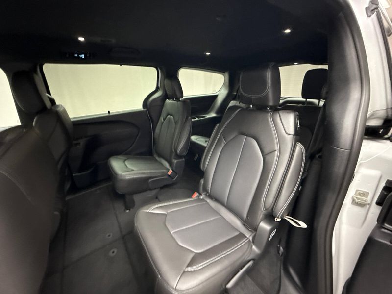 2025 Chrysler Pacifica SelectImage 16