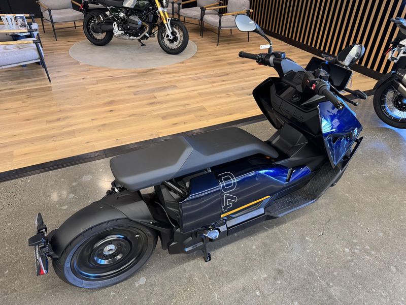2024 BMW CE 04 - IMPERIAL BLUE METALLIC 