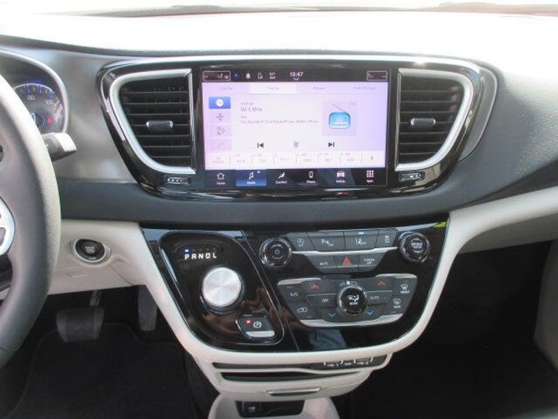 2023 Chrysler Pacifica Touring LImage 19