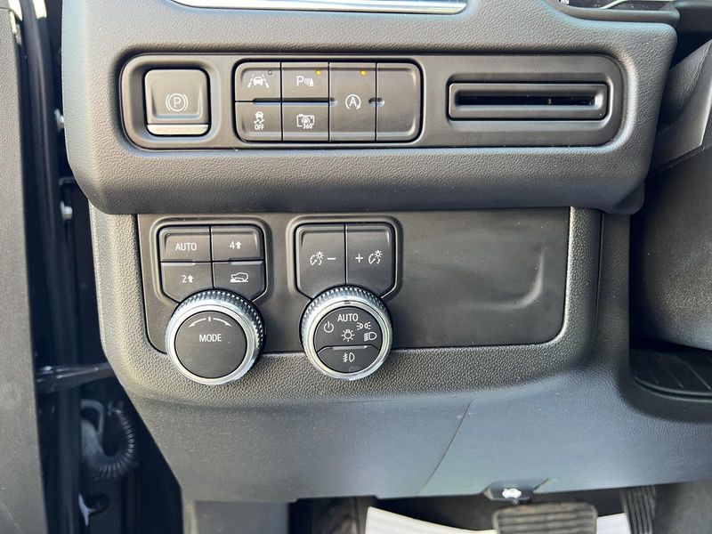 2023 Gmc Yukon SLT photo 19