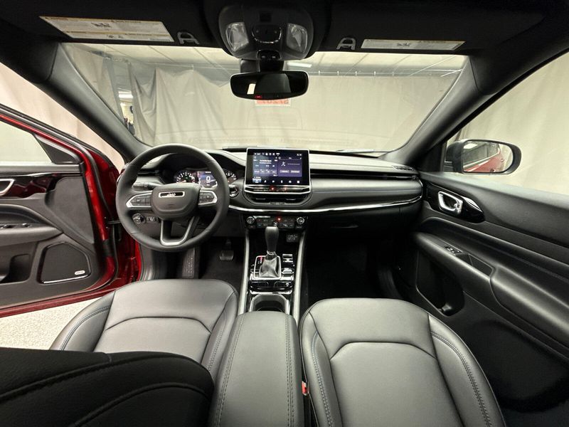 New 2025 Jeep Compass Limited 4x4Image 8