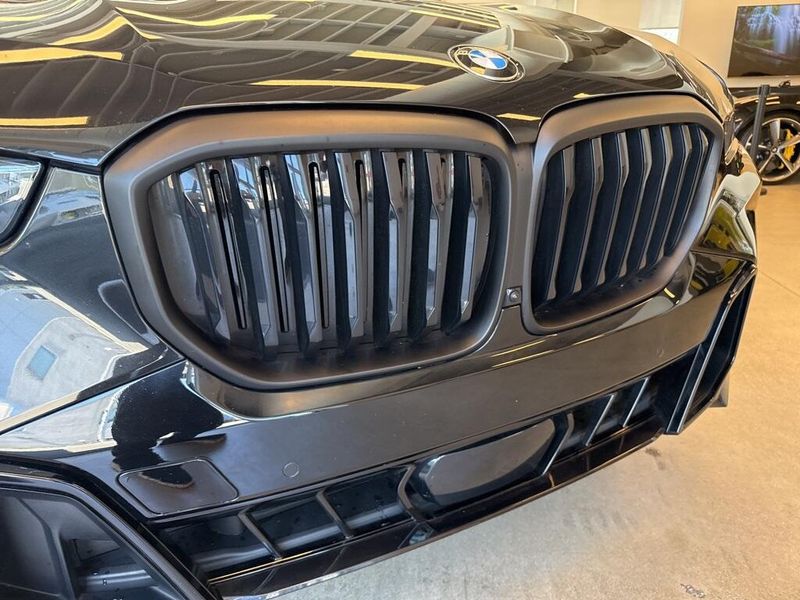 2025 BMW X5 xDrive40i M PACKAGE
