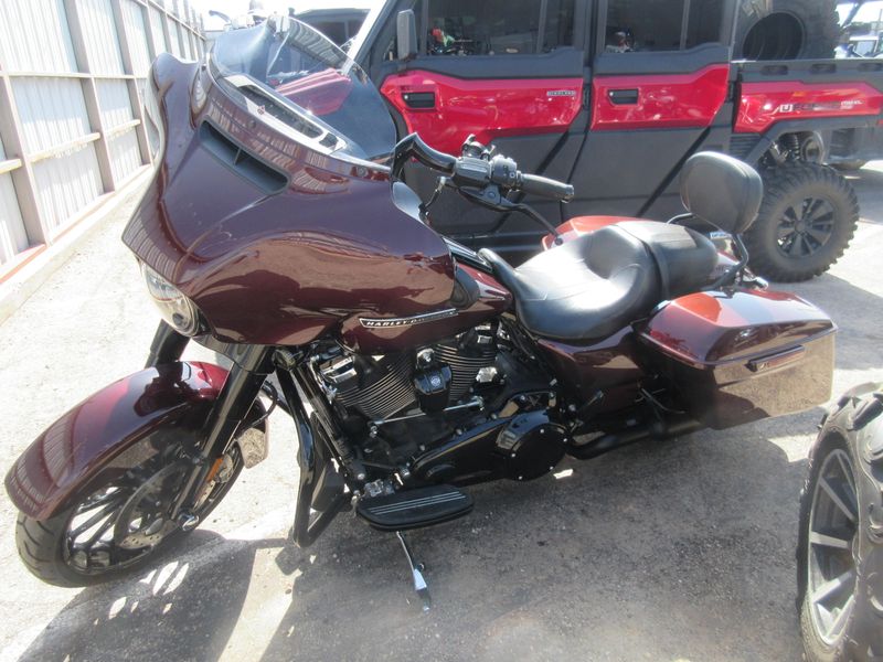 USED 2018 HARLEY STREET GLIDE SPECIAL Image 3