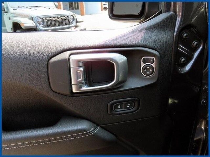 Used 2022 Jeep Wrangler Unlimited SaharaImage 13