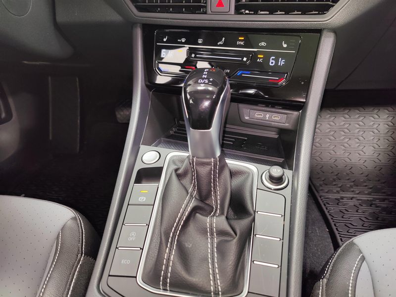Used 2026 Volkswagen Jetta SE w/SunroofImage 15