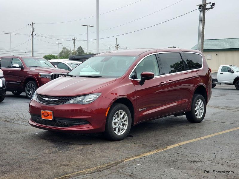 2023 Chrysler Voyager LXImage 8