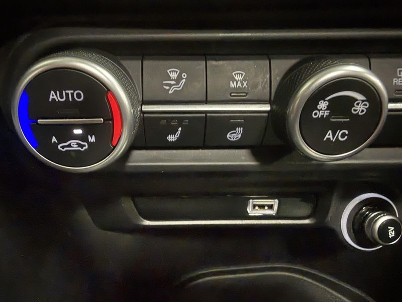 Used 2024 Alfa Romeo Giulia Veloce AWD w/Sunroof & NavImage 17