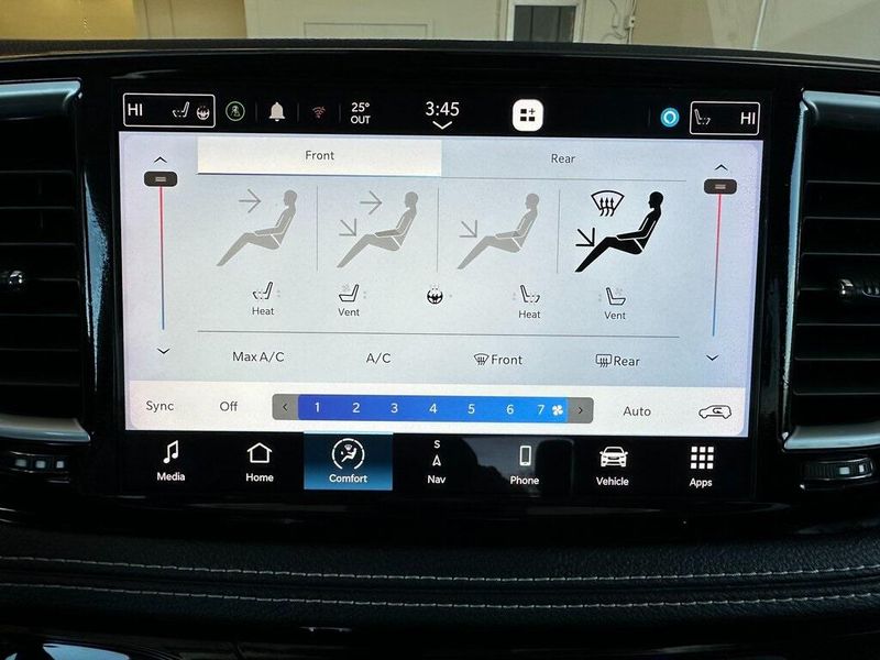 2023 Chrysler Pacifica LimitedImage 6