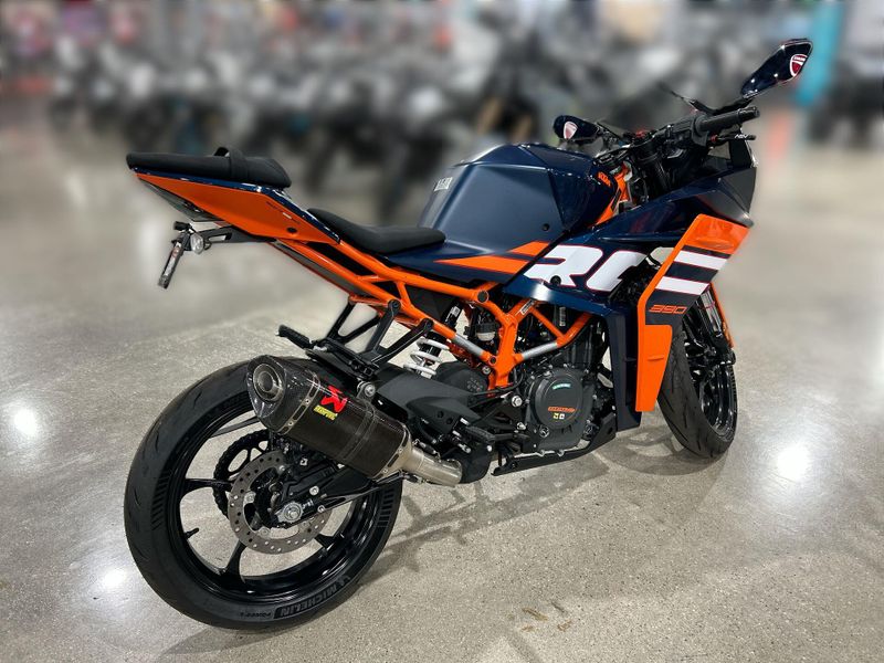 New 2024 KTM RC 390 Image 12