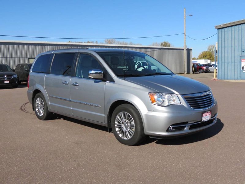 Used 2014 Chrysler Town & Country Touring L 4dr Mini VanImage 8